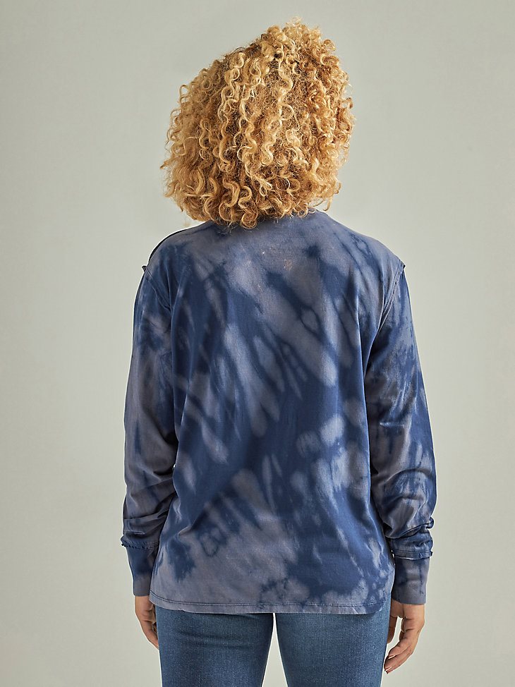 Women's Wrangler Graphic Long Sleeve Relaxed Tee in Navy