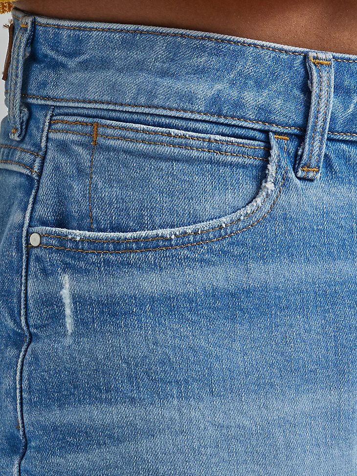 Women's High Rise Vintage Cut-Off Short in Light Wash