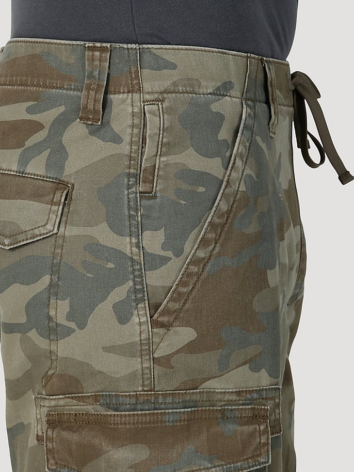 Men's Free To Stretch Relaxed Fit Cargo Short in Shadow Brown Camo