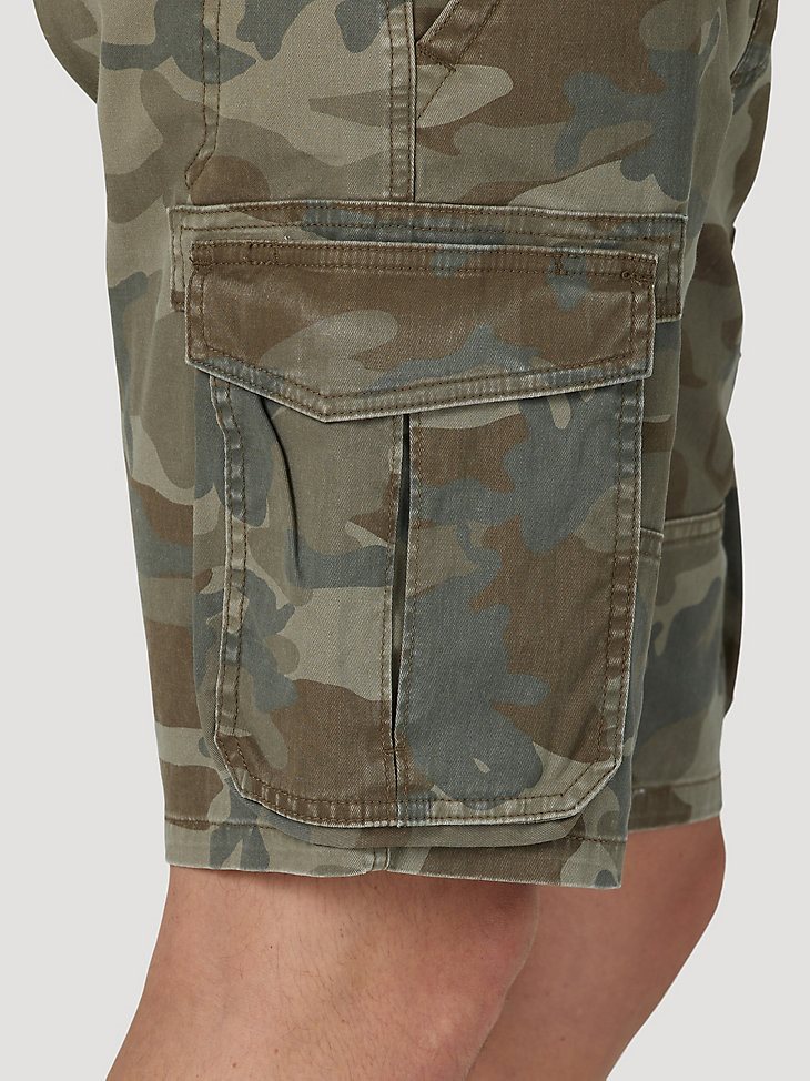 Men's Free To Stretch Relaxed Fit Cargo Short in Shadow Brown Camo
