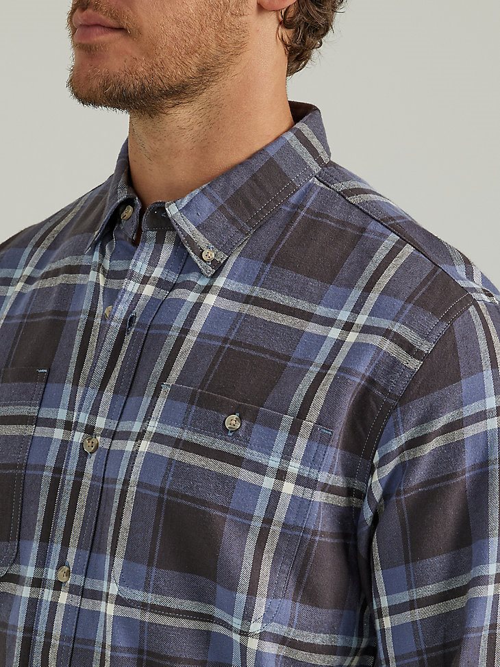 Wrangler Rugged Wear Long Sleeve Flannel Plaid Button-Down Shirt in Navy Indigo
