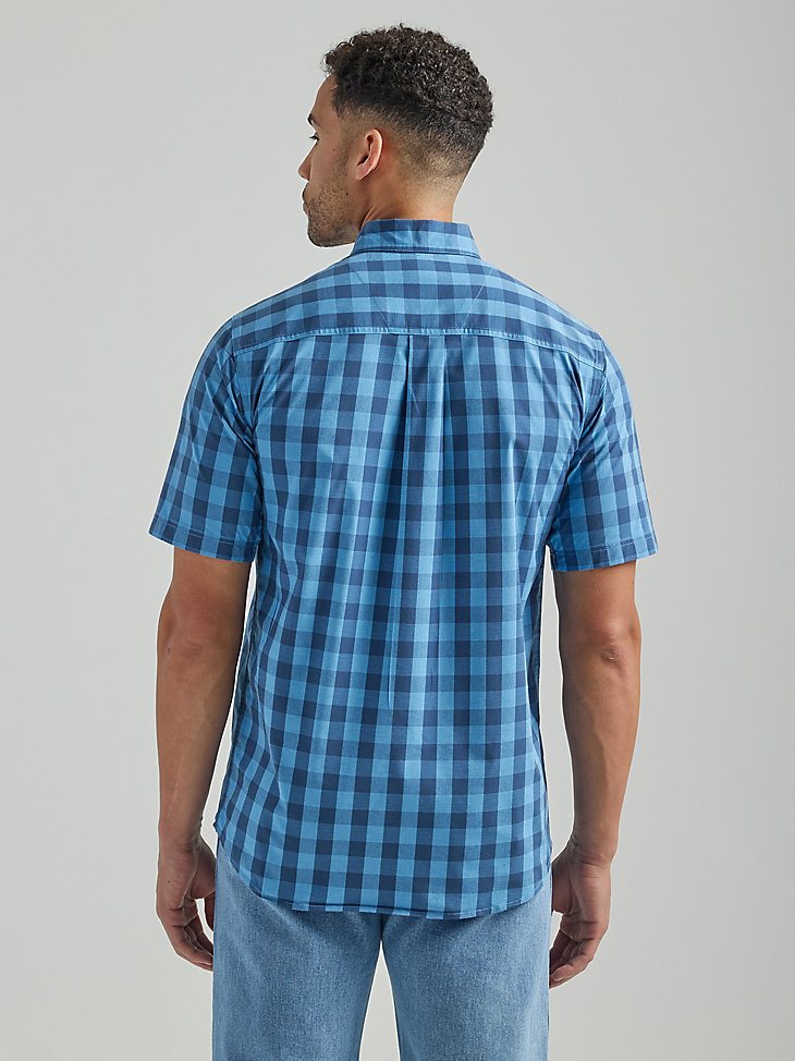 Wrangler Rugged Wear Short Sleeve Wrinkle Resist Plaid Button-Down Shirt in Deep blue