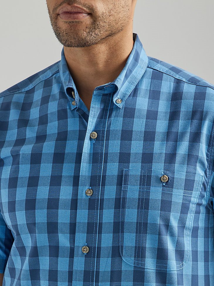 Wrangler Rugged Wear Short Sleeve Wrinkle Resist Plaid Button-Down Shirt in Deep blue