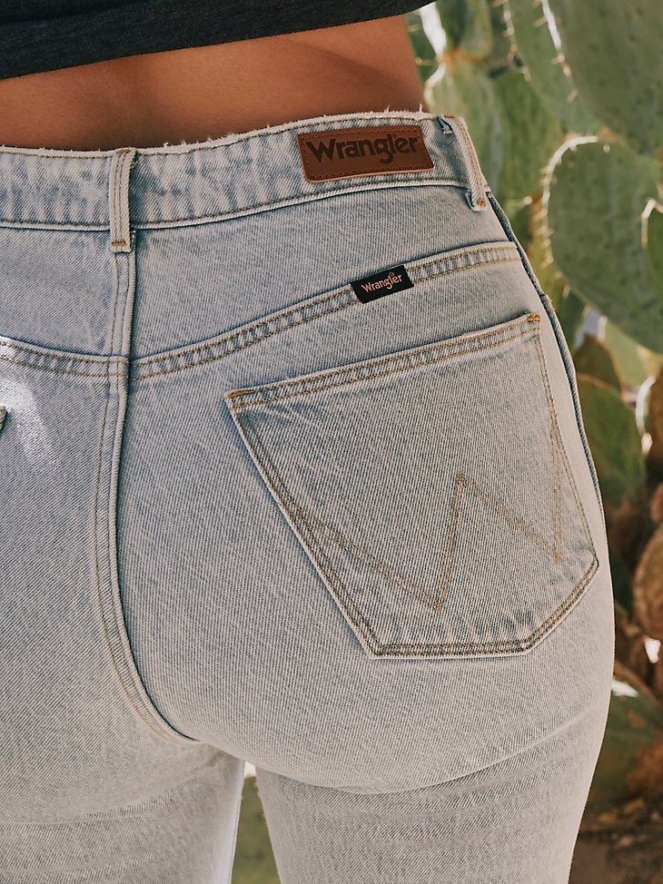 Women's Distressed Vintage Taper Jean in Icy Blue