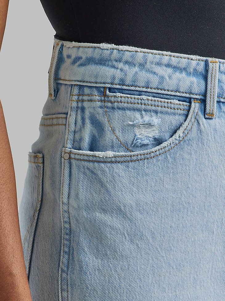 Women's Distressed Vintage Taper Jean in Icy Blue