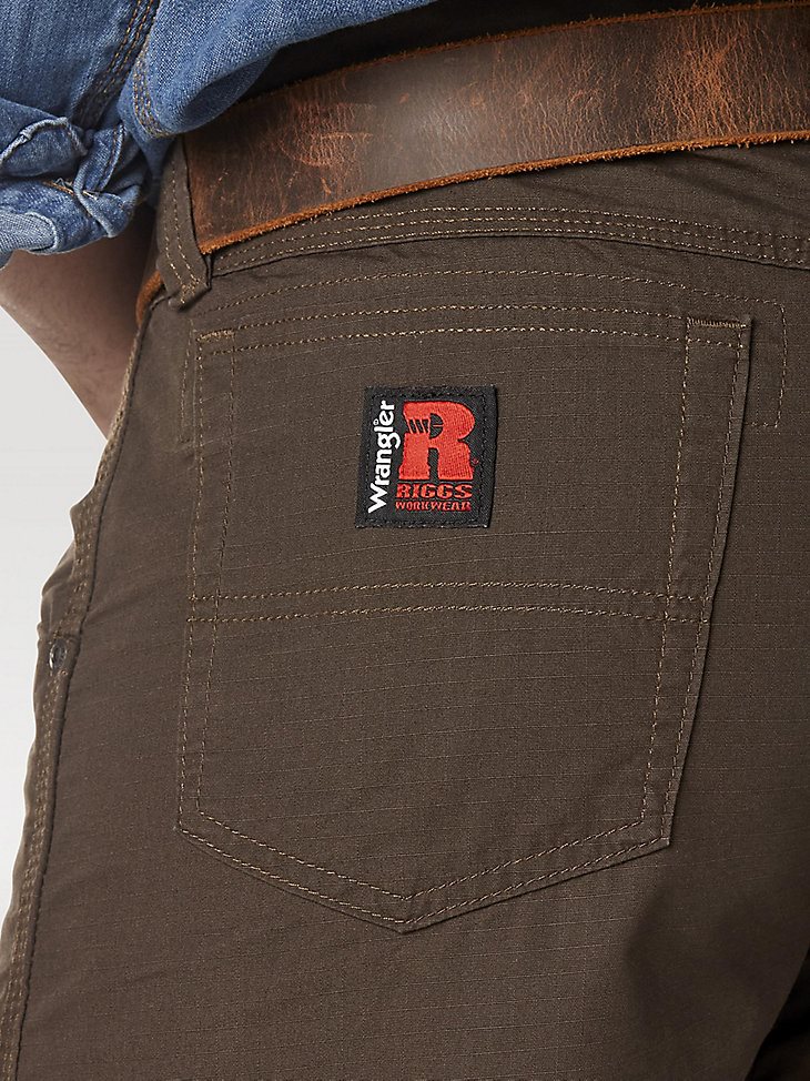 Wrangler RIGGS Workwear Technician Short in Dark Brown