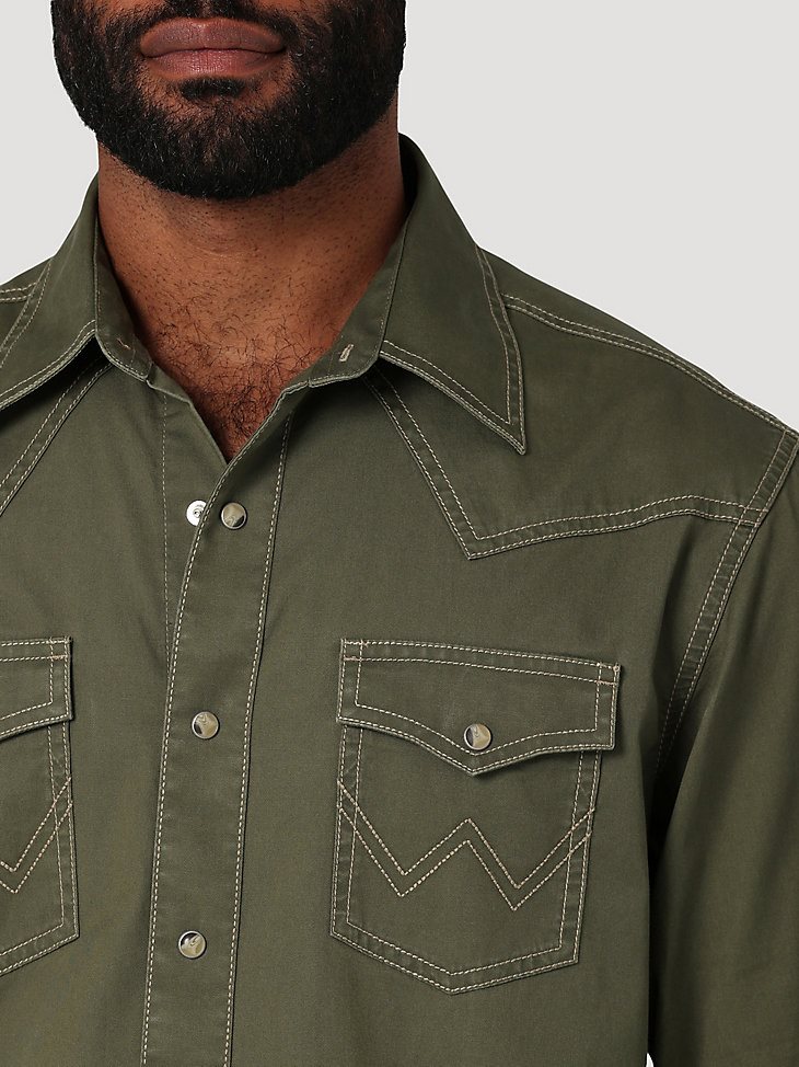 Men's Wrangler Retro Premium Western Snap Solid Shirt in Grape Leaf