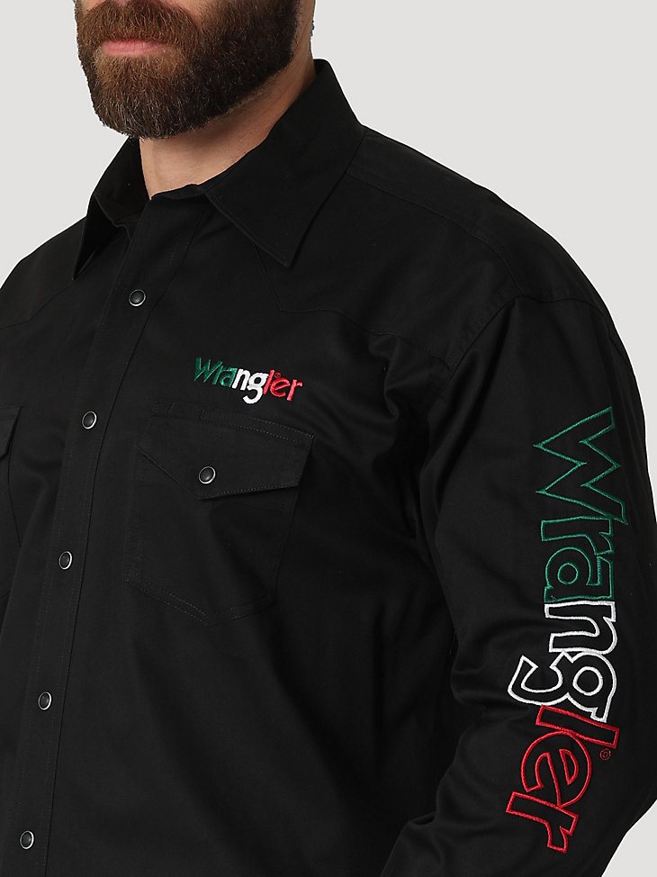 Men's Wrangler Logo Long Sleeve Button Down Solid Shirt in Black