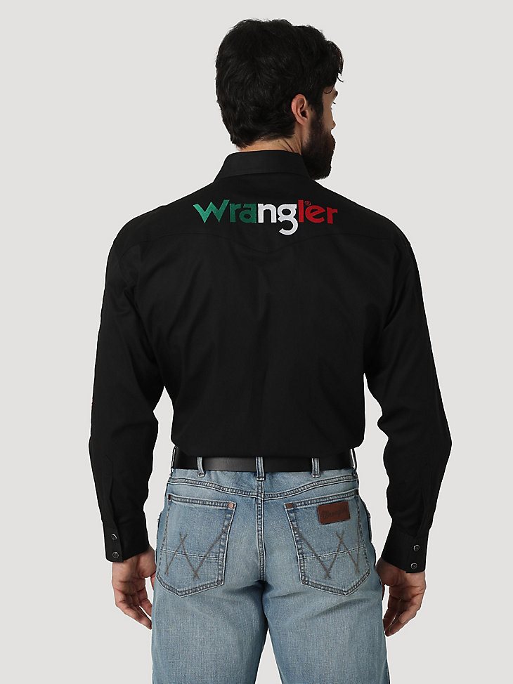 Men's Wrangler Logo Long Sleeve Button Down Solid Shirt in Black
