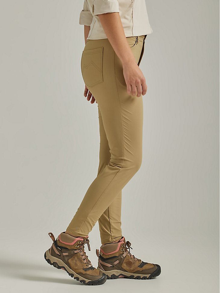 ATG By Wrangler Women's FWDS Skinny Pant in Elmwood