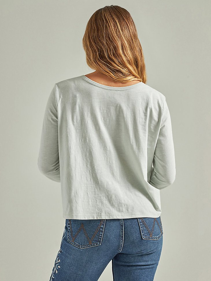 Women's Wrangler Retro Square Drawn Long Sleeve Boyfriend Crop Tee in Smoke