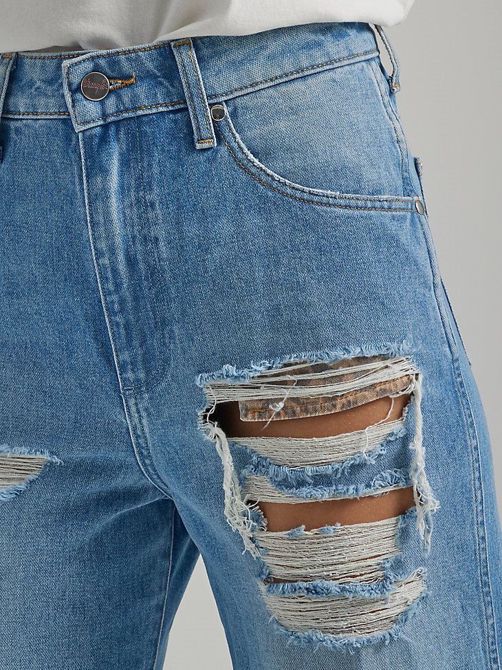 Wrangler x Fender Women's Loose Destructed Mom Jean in Light Wash