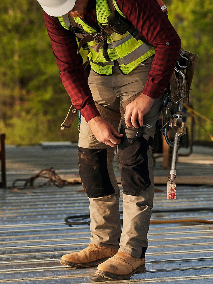 Wrangler RIGGS Workwear Technical Carpenter Pant in Dark Khaki