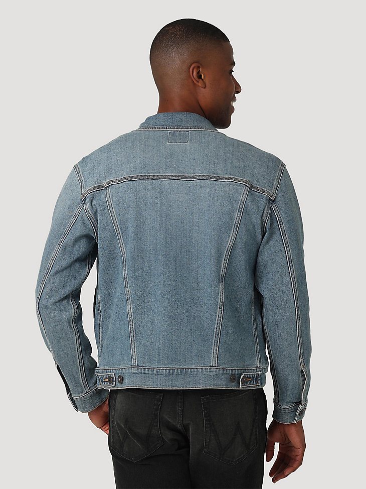 Men's Wrangler Classic Denim Trucker Jacket in Vintage Indigo