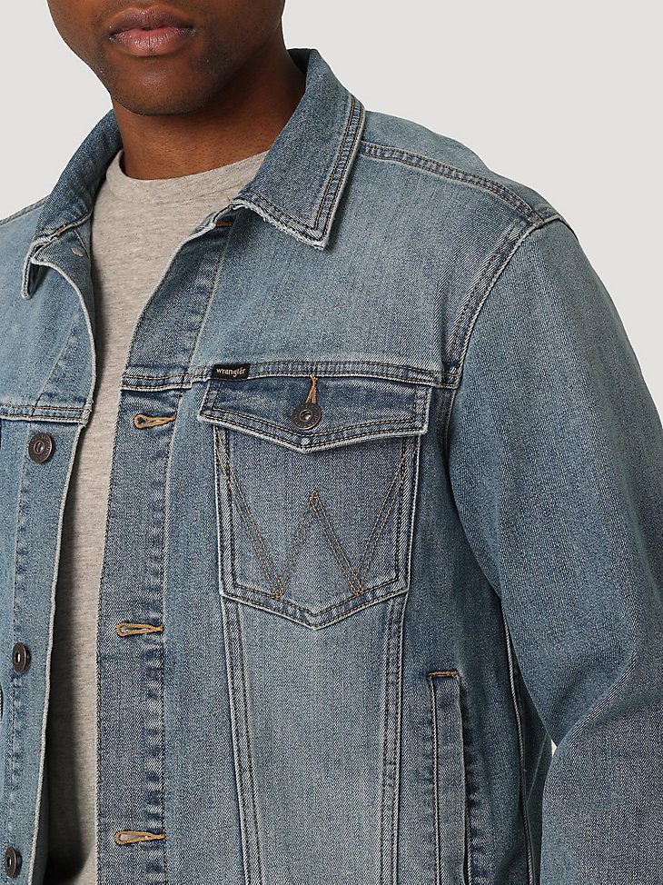 Men's Wrangler Classic Denim Trucker Jacket in Vintage Indigo