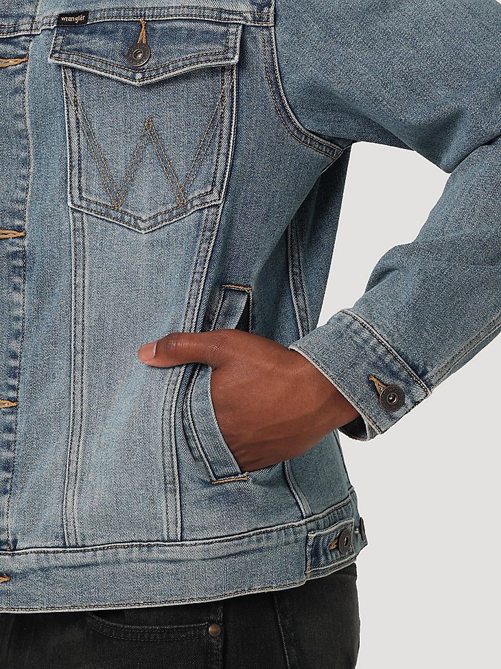 Men's Wrangler Classic Denim Trucker Jacket in Vintage Indigo