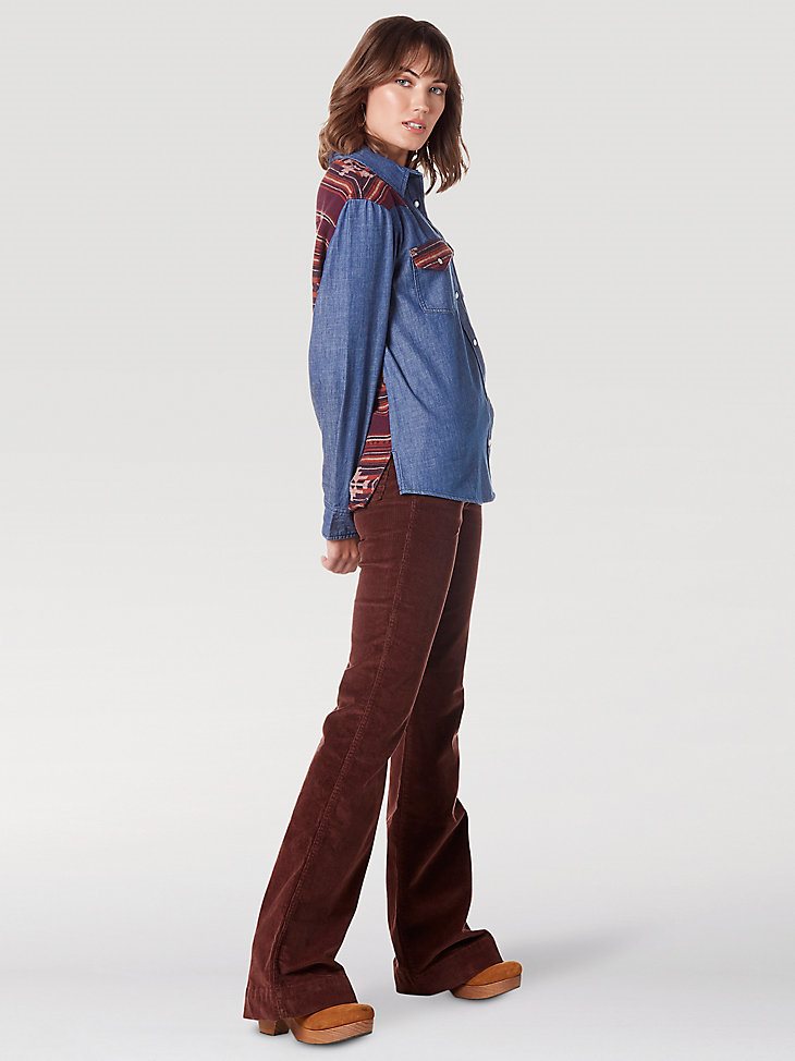 Women's Wrangler Woven Back Boyfriend Denim Western Snap Shirt in Indigo