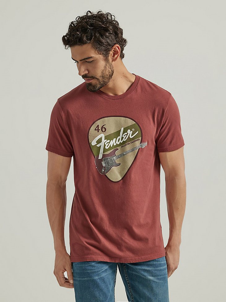 Fender Guitar Pick Graphic T-Shirt in Sable Red