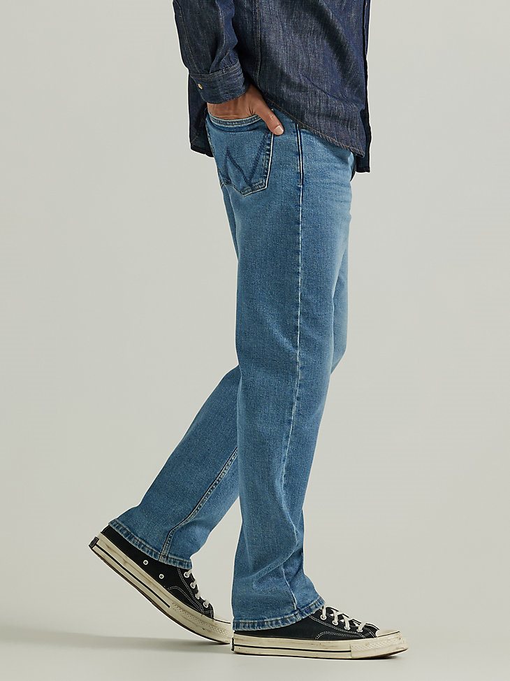 Men's Regular Fit Flex Jean in Light Wash