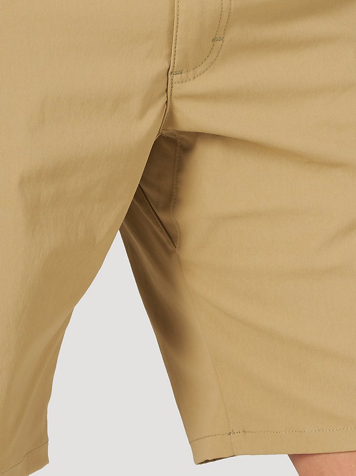 Men's Outdoor Performance Utility Short in Elmwood