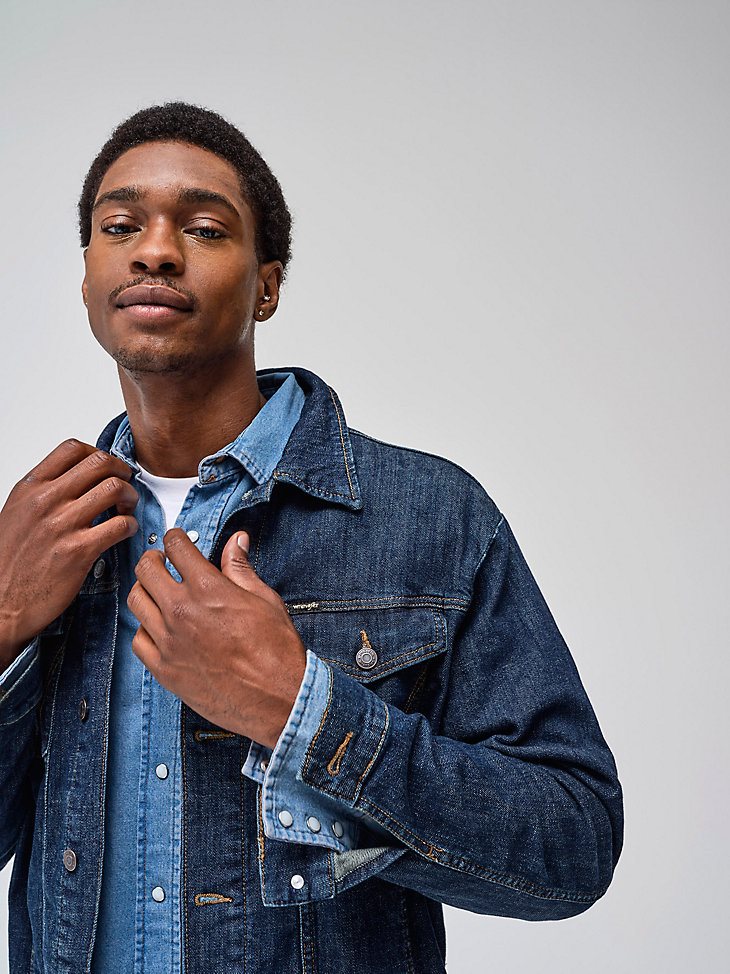 Men's Wrangler Classic Denim Trucker Jacket in Dark Wash