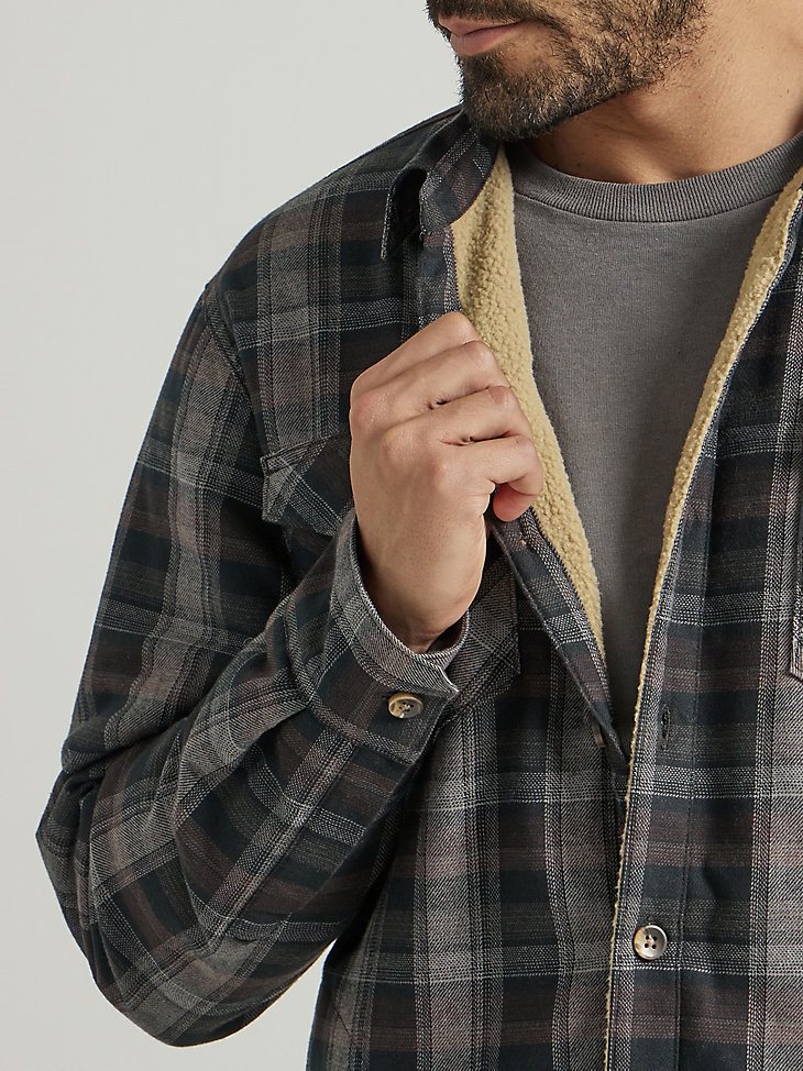Men's Wrangler Heavyweight Plaid Sherpa Lined Shirt Jacket in Raven Grey
