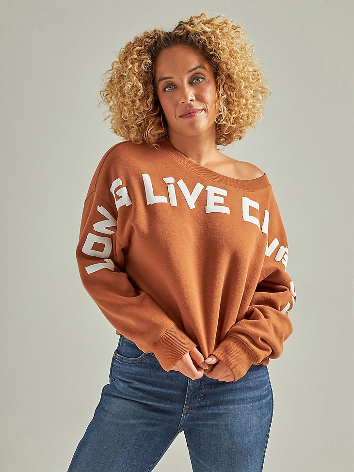 Women's Wrangler Long Live Cowboys Cinched Fleece Pullover in Argan Oil