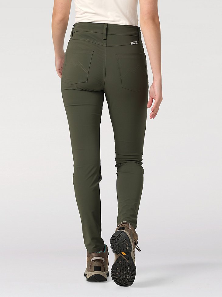 ATG By Wrangler Women's FWDS Skinny Pant in Deep Depths