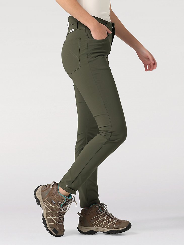 ATG By Wrangler Women's FWDS Skinny Pant in Deep Depths