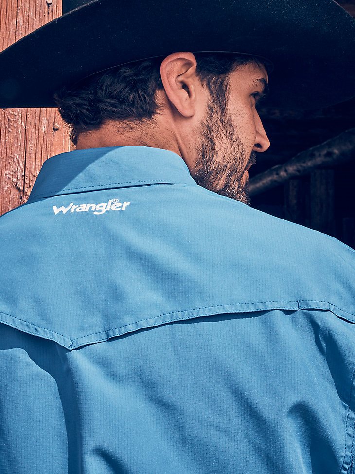 Men's Wrangler Performance Snap Long Sleeve Solid Shirt in High Tide