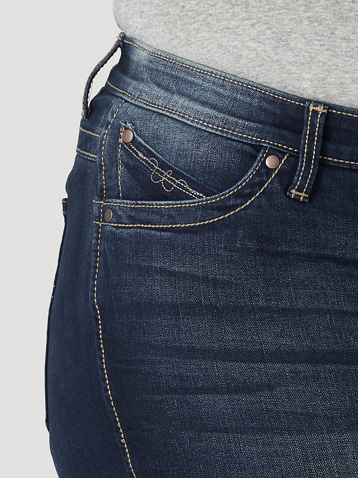 Women's Wrangler Ultimate Riding Jean Q-Baby (Plus) in NR Wash